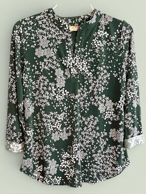 Amana Forest Green Floral Design V-Neck Blouse Size Small
